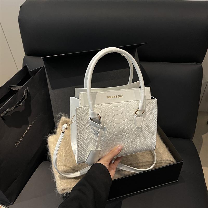 

Korean Style Women s Fashion Shoulder & Crossbody Handbag One Size білий