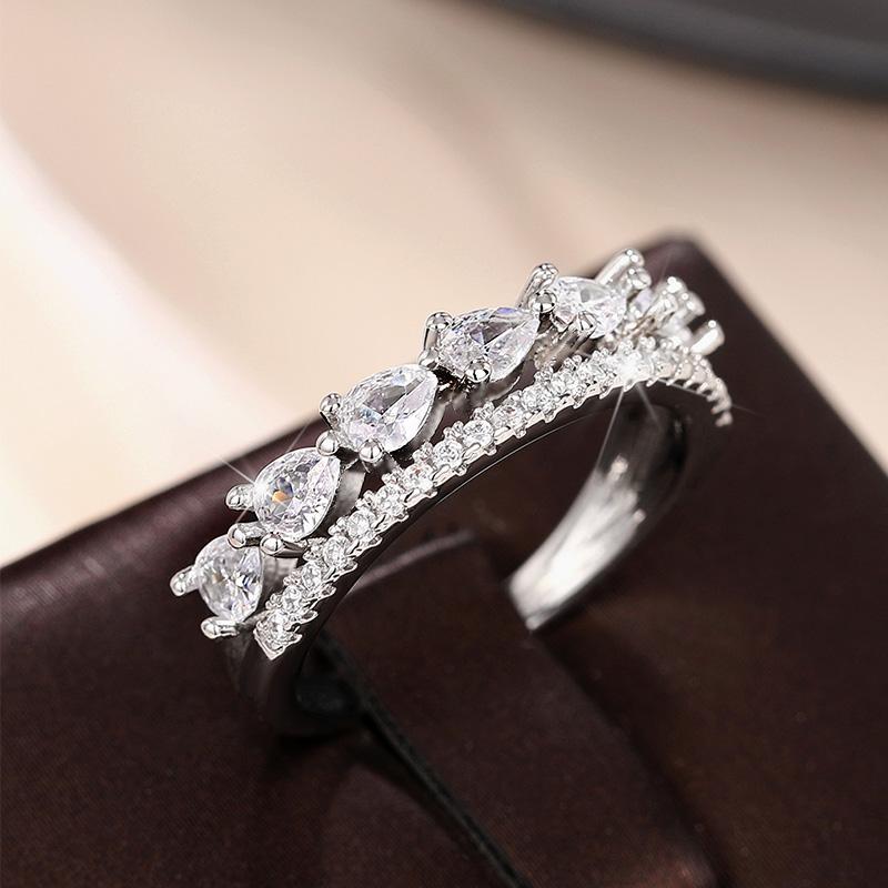 Huitan Luxury Water Drop CZ Women Rings for Wedding Sparkling Silver Color Engagement Party Brilliant Accessories Trendy Jewelry