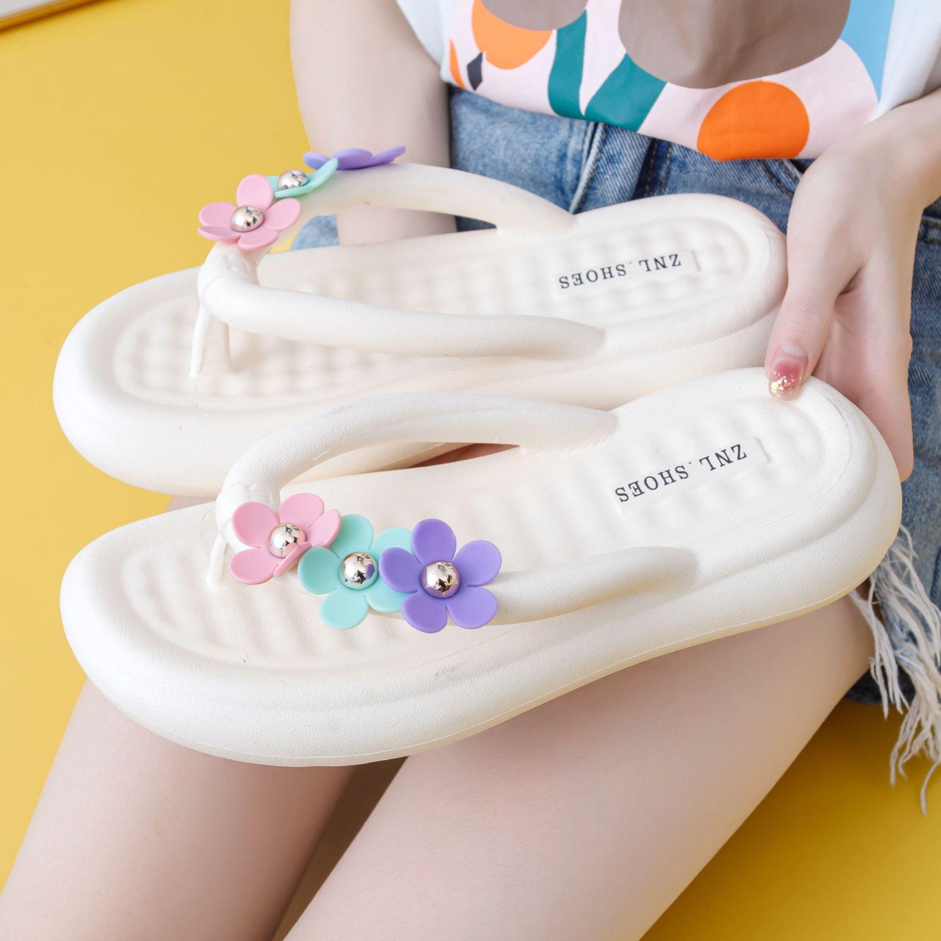 Модные женские летние шлепанцы на толстой подошве — фото 11