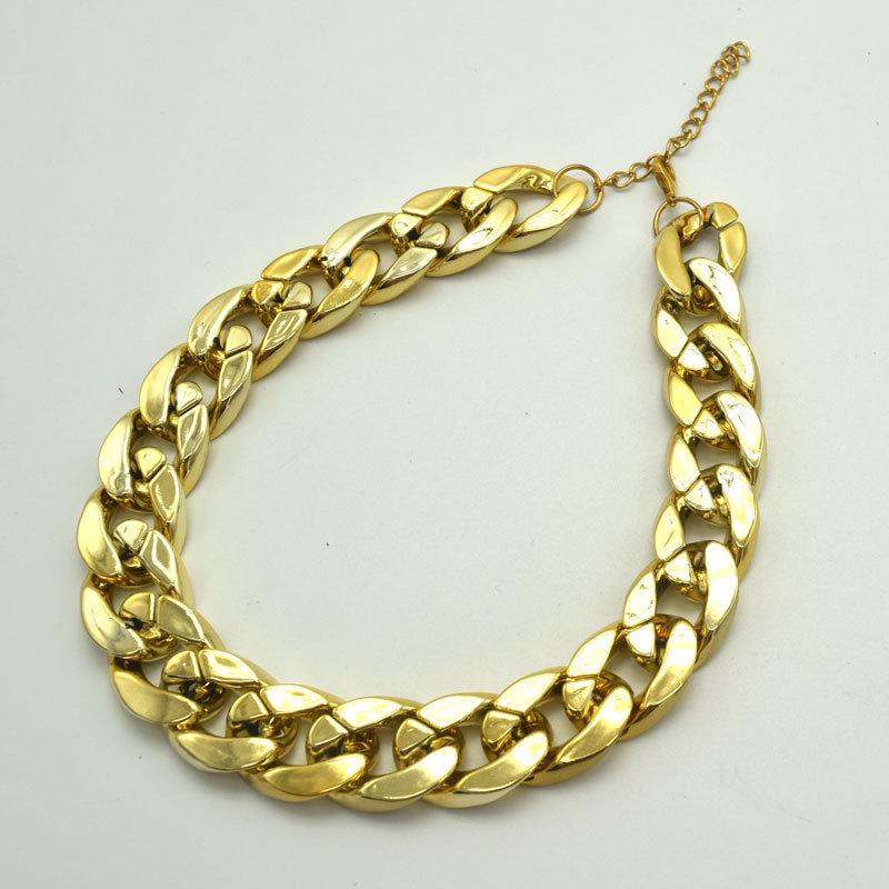 Accessori per animali domestici transnazionali: collana per animali dorata, prodotti in plastica, catenina dorata per foto, confezione universale in OPP per cani e gatti.