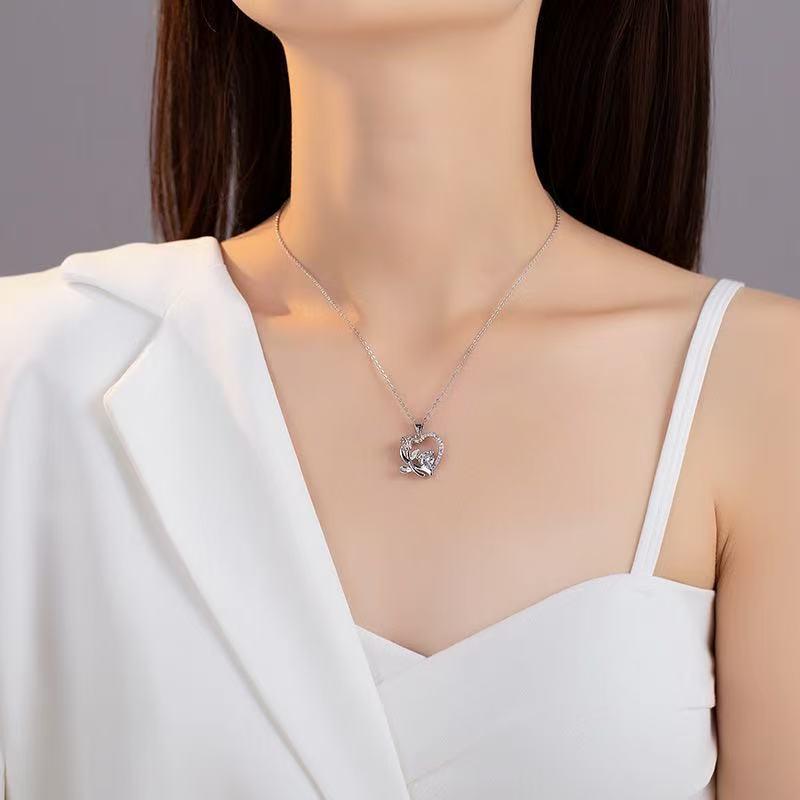 Elegant Zircon Rose Heart Necklace: Versatile Light Luxury Clavicle Chain Gift for Women