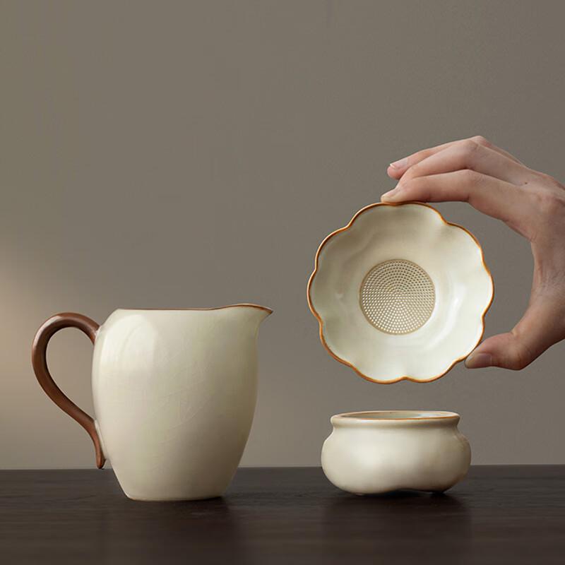 Tang Feng Ru Kiln Tea Strainer & Gongdao Cup Set
