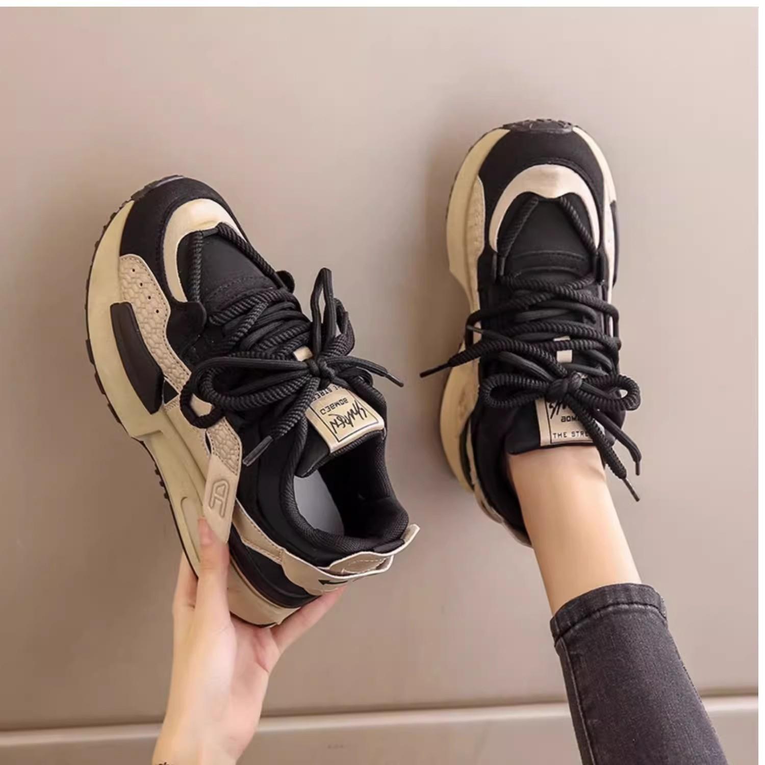 

Popular ultra-light dad shoes 2025 new spring and autumn models small versatile height increase casual flat and light sports shoes 35 чорний