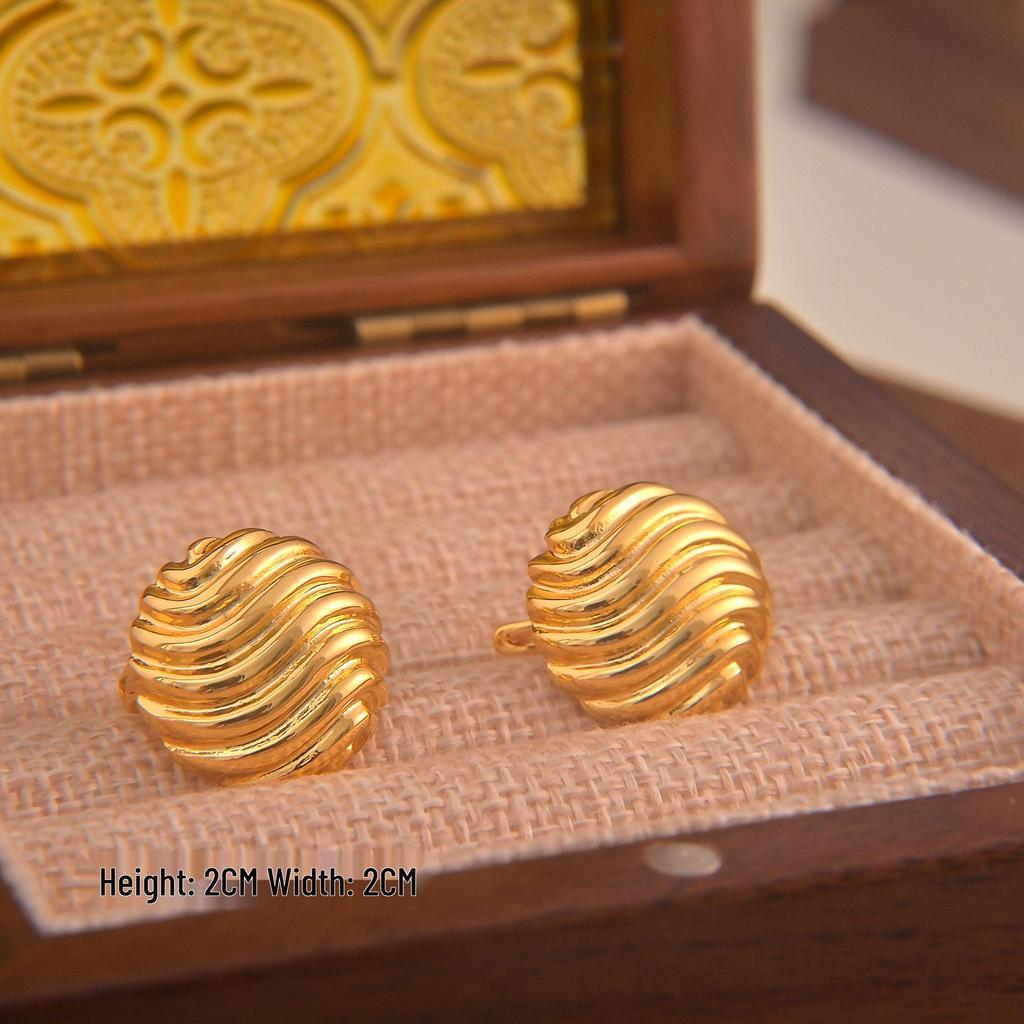Retro Wavy Pattern Round Stud Earrings with Smooth Surface and S925 Silver Needle for Women.