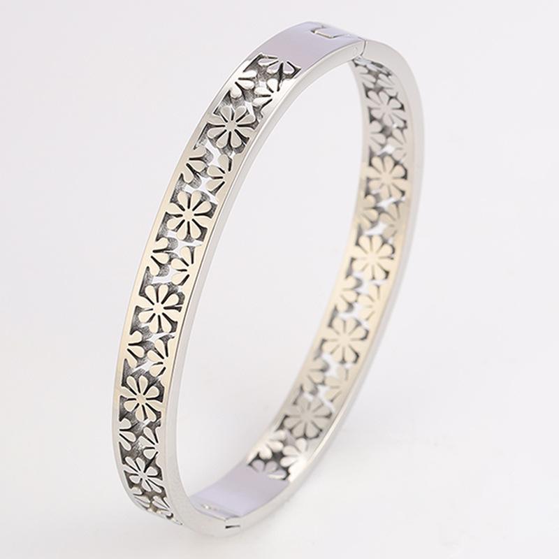 Female Daisy Titanium Steel  Simple Design Hollow Petal Temperament Versatile  Jewelry 