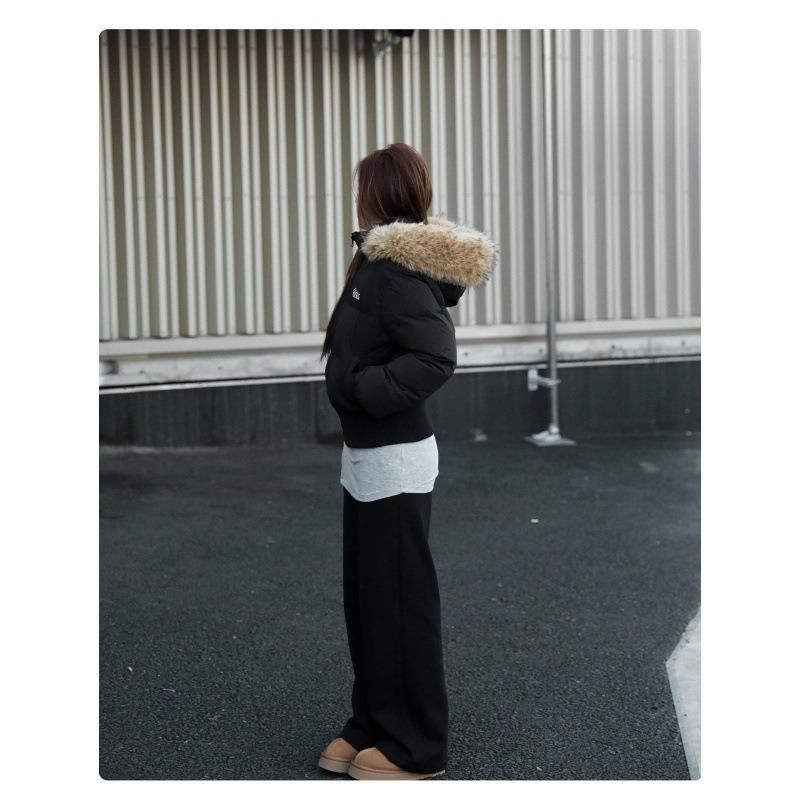 Winter kurze Pelzkragen Kapuzen Daunen Baumwolljacke mit Taille und dünner, hochwertiger großer Pelzkragen Daunen Baumwolljacke