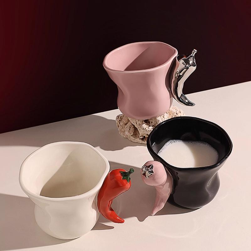 Kreativer Pfeffergriff Keramiktasse Hand hält eine Tasse Kaffee Tassenliebhaber Keramiktasse Dekoration Geschenk Weihnachten Halloween Geschenk