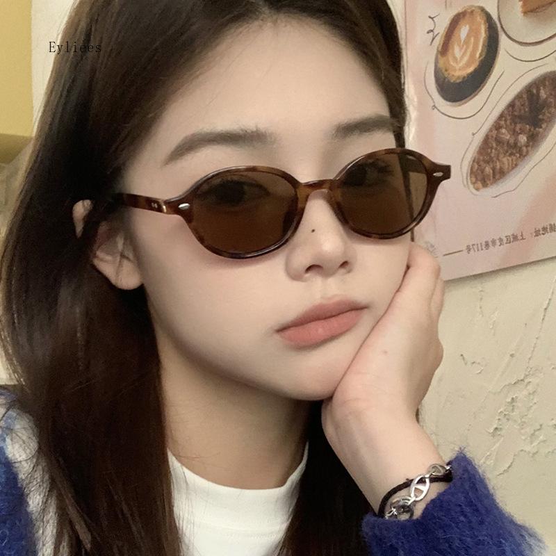 Vintage Oval Sunglasses Women Luxury  Designer Small Oval Sun Glasses Retro Men Rivets Sun Glasses Oculus luxury designer