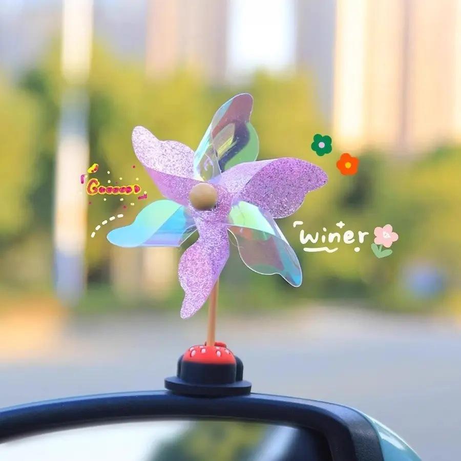 Bunter Windradhelm & Motorradschmuck - Newcomer Exklusiv