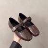 Square head shallow mouth single shoes women's spring and autumn new French retro temperament gentle fairy style flat bottom Mary Jane small leather