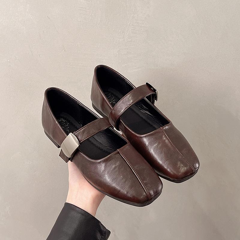 Square head shallow mouth single shoes women's spring and autumn new French retro temperament gentle fairy style flat bottom Mary Jane small leather