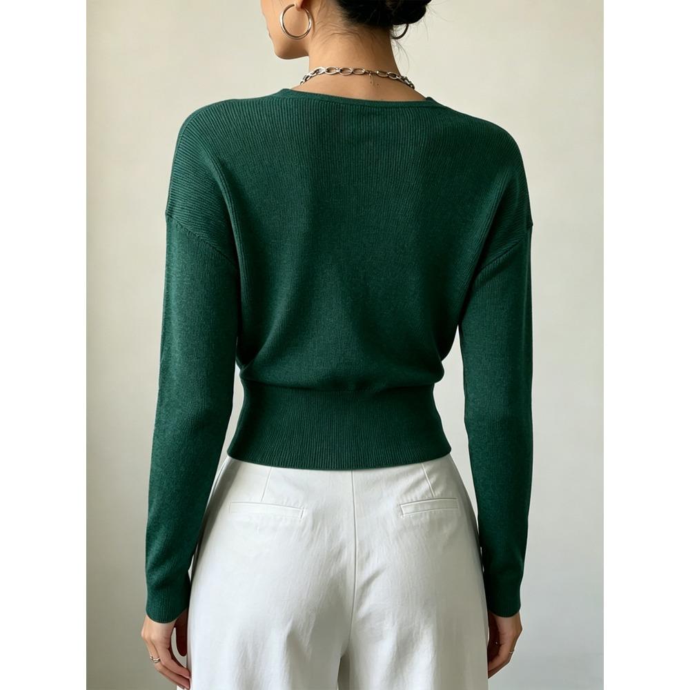 Maglione da donna a maniche lunghe in maglia tinta unita, elegante, scollo a V incrociato, aderente in vita, valorizza la figura, minimalista, camicetta