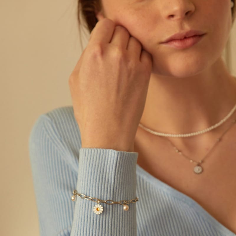 L’OMBRILLANT Fleur Mother-of-Pearl Chain Bracelet