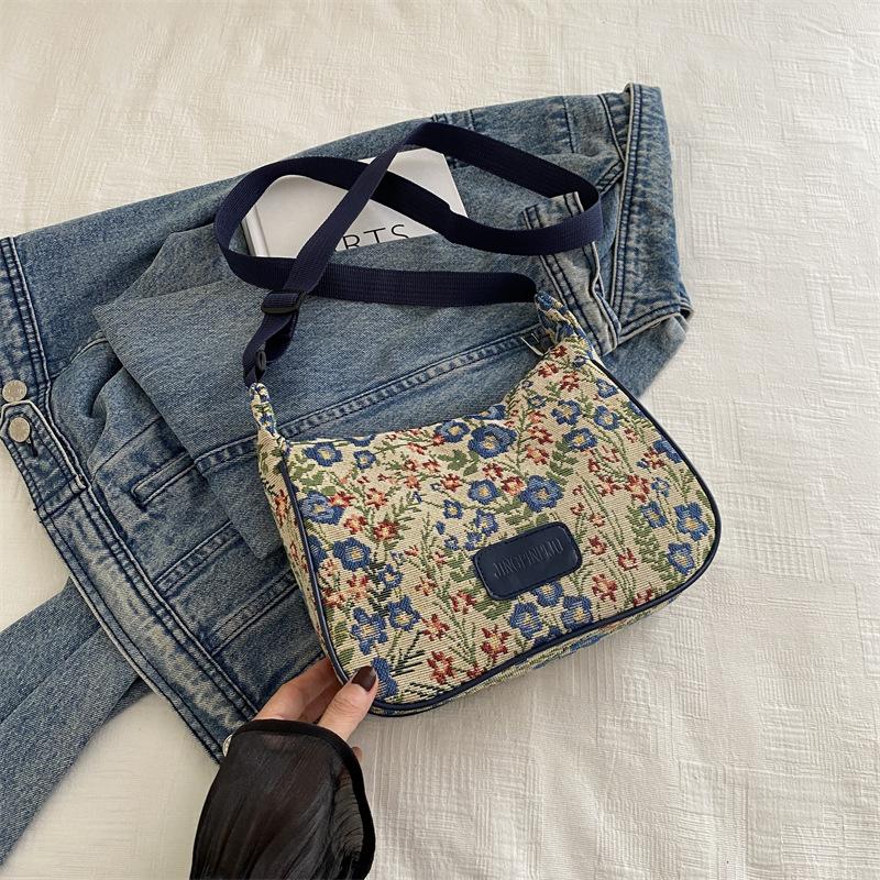 

2024 летняя новая модная сумка через плечо для студента, школьная сумка для женщин, простая модная сумка большой вместимости чёрный