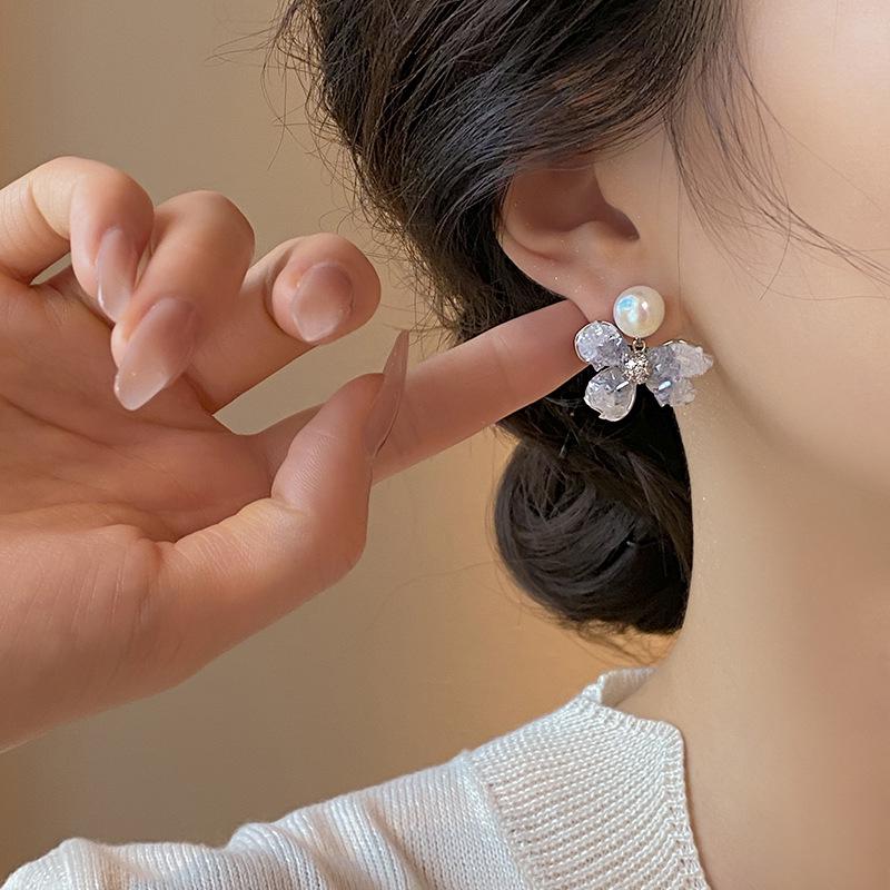 Gradient Crystal Flower Stud Earrings: Elegant Luxury French-Inspired Design for Women