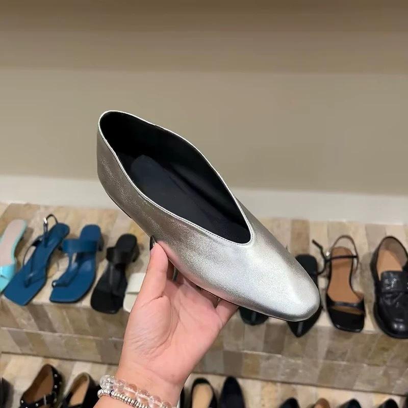 

Cowhide version~ New V-mouth pointed single shoes for women s leather versatile, shallow mouth one-pedal flat-soled ballet shoes for women 40 серебряный