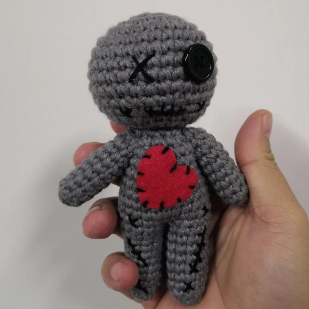 Verschiedene Farben Handgemachte Thailändische Voodoo-Puppe Einzigartiges Gruseliges Horror-Party-Ornament Hexerei Scherz-Requisiten für Halloween Weihnachtsdekoration