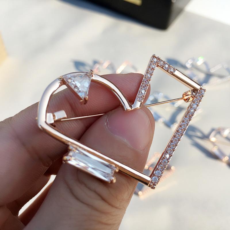 Bo Xin Yun Zirconia Heart Brooch Pin – Cute Crystal Couple Design