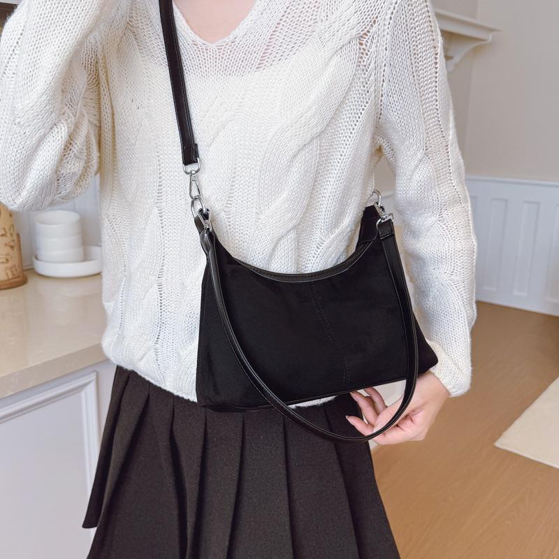 

Сумка премиум-класса нишевая женская осень-зима 2025 новая модная наплечная сумка-мессенджер популярная сумка-ведро под мышкой ins чёрный