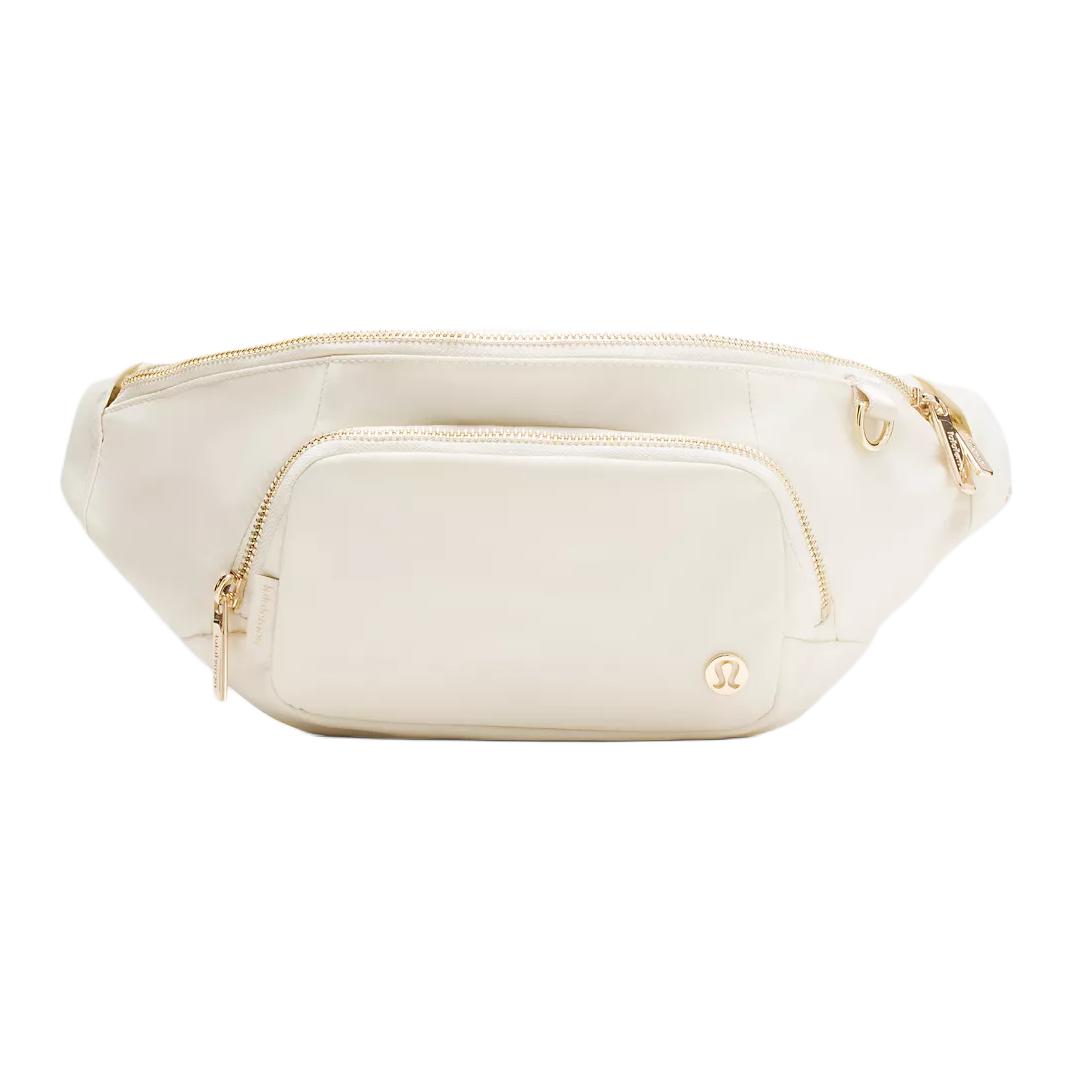 

Lululemon Everywhere 4L Brand Logo Metal Accessories Recycled Nylon Shoulder Crossbody Waist Bag Extra Large Unisex Bags Ivory LU9CUHS-042797 Ivory White & Gold & Five Gold