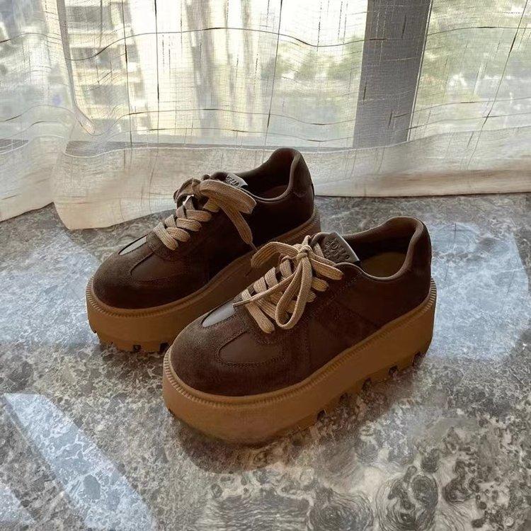 

Korean version of lightweight thick-soled muffin single shoes women s 2025 autumn new fashion soft-soled versatile casual heightening board shoes tide 40 кофейный