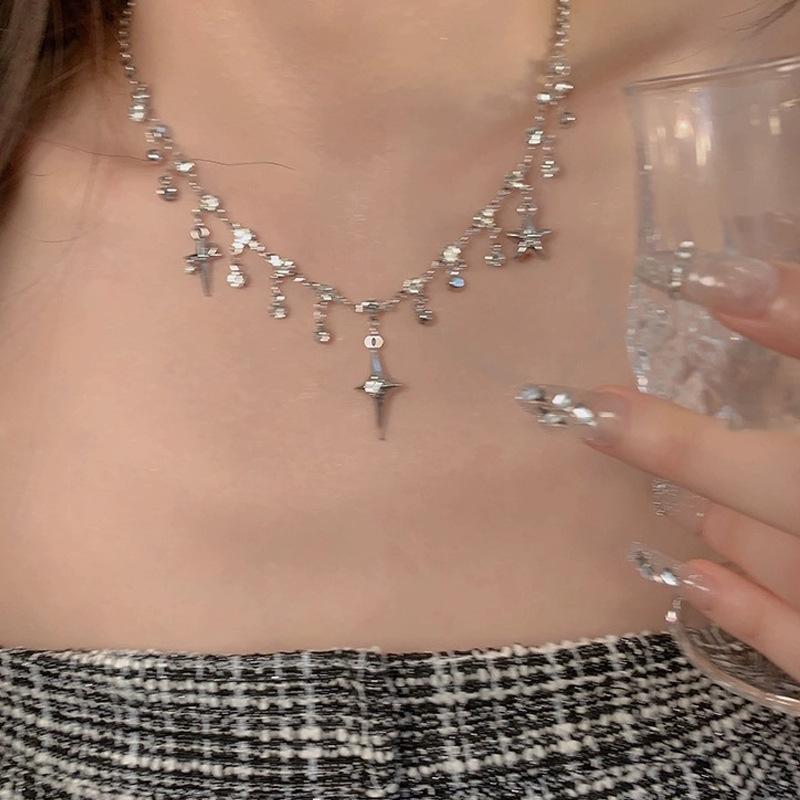 Colier cu stea de angajament, cu patru stele Flash, atmosferă cu diamant, picături de apă, lanț de colier, lanț dulce și răcoros pentru gât, cruce nouă tendință