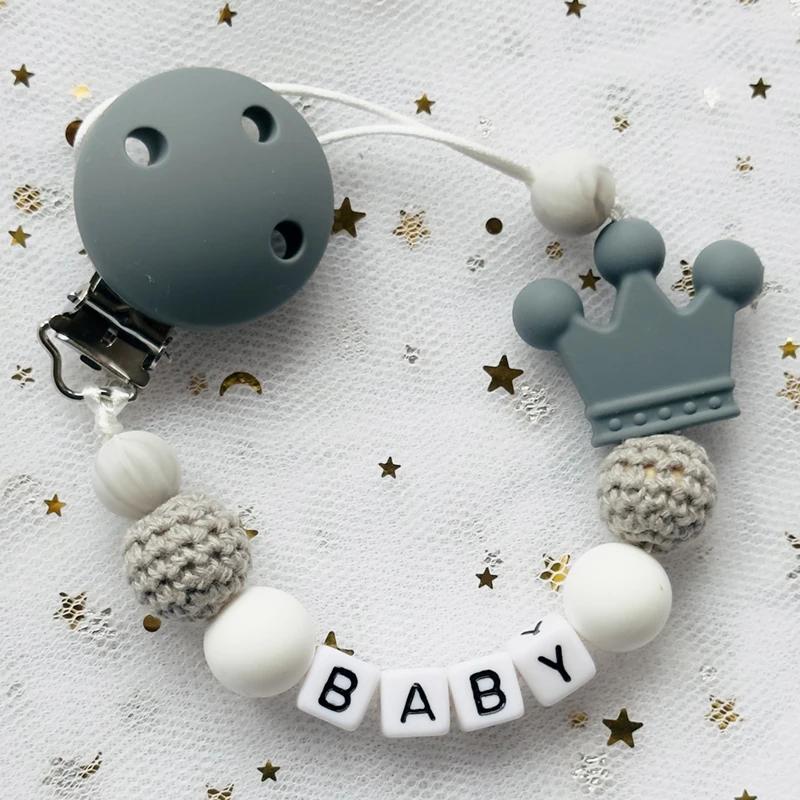 NEUER Individuell Personalisierter Name Schnullerkette Handgefertigte Buchenholz-Kette Silikon-Kronenhalter Schnuller Baby Zahnungsspielzeug Kauspielzeug Geschenk