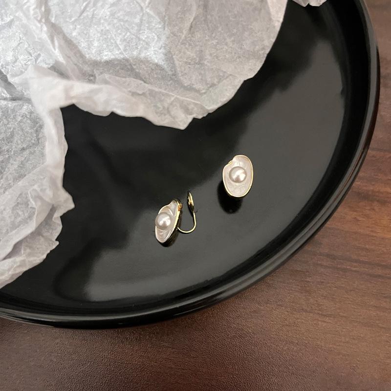 Pearl Mosquito Coil Disc Ear Clips: No-Pierce, Elegant French-Style Earrings for Women