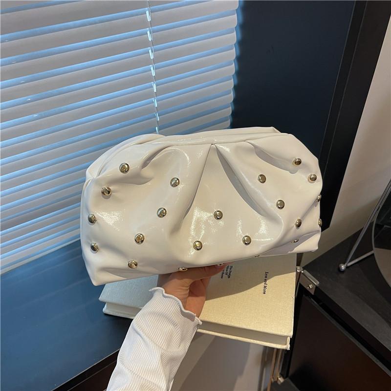 

Trend large-capacity rivets, personalized solid-color clips, early autumn simple folds, hand-held underarm women s bags білий