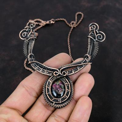 Eudialyt Halskette Kupferdraht-umwickelte Halskette Edelstein Halskette Handgefertigte Halskette Wunderbarer Kupferschmuck Geschenke für Sie Stilvolle Halskette