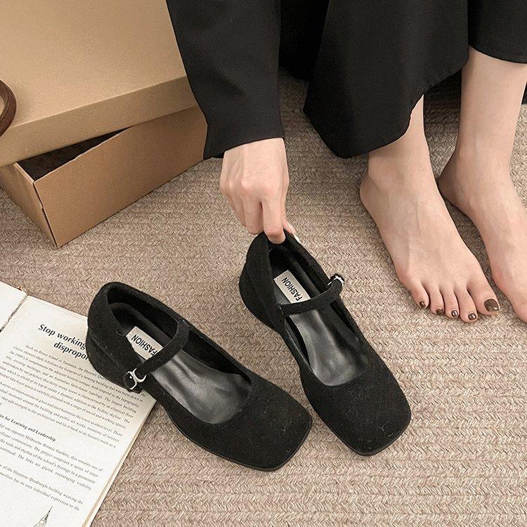 

French Mary Jane single shoes women s 2025 spring new British style thick heel small leather shoes late evening temperament high heels 35