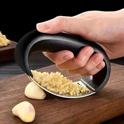 Presse-ail en acier inoxydable, hachoir manuel pour légumes et broyeur à fruits, outil de cuisine facile à utiliser pour hacher et écraser l'ail.