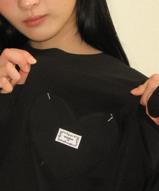 RONRON Heart Pocket Over Fit Long Sleeve T Shirt Black