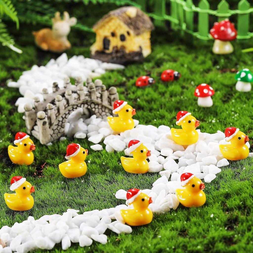 10/20pcs Mini Resin Christmas Ducks with Hat Tiny Animal Ornaments for DIY Fairy Garden Home Decor Xmas Party Favors Gift