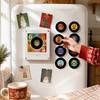 Magnete per Giradischi con Luce Notturna, Magnete per Frigorifero in Vinile, 9 Dischi Programmabili, Memoria da 128MB, Nessuna Musica, Luce LED Personalizzabile, Personalizzazione Magnetica NFC