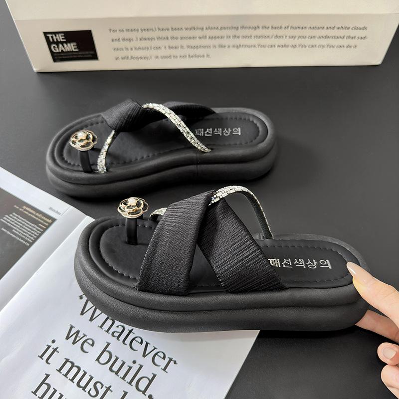 

High-end thick-soled slippers women s summer new outer wear niche metal flower cover toe fashion slippers 35 чёрный