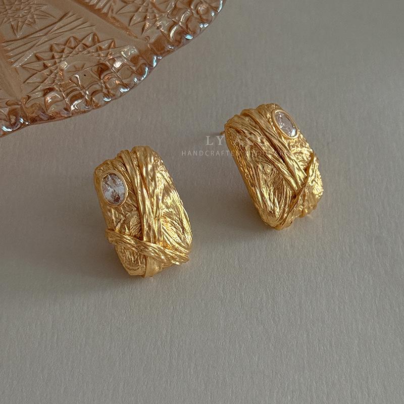 Light Luxury Minimalist Metal Three-dimensional Texture Zircon Stud Earrings Niche Retro High-end Sense Fashion Temperament Earrings Women