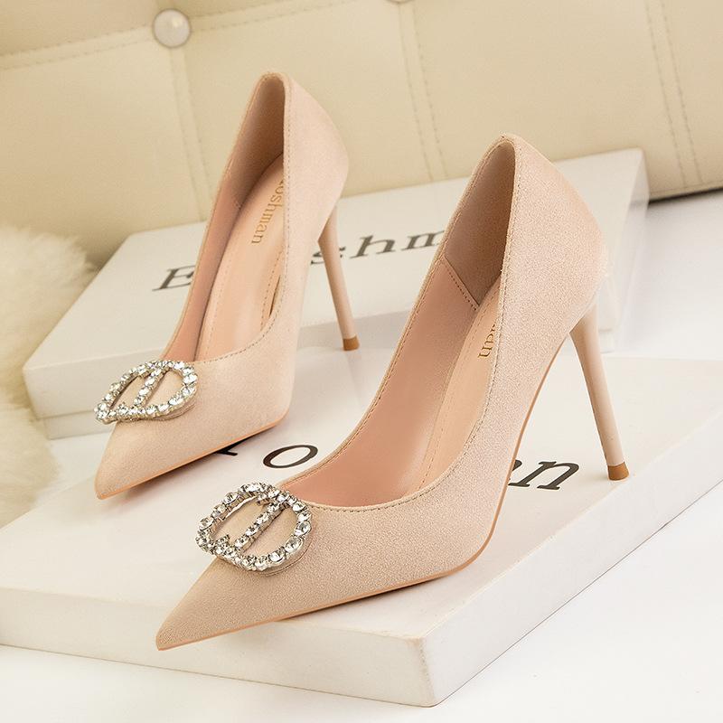 Mode High Heels Damenschuhe dünne Absätze hohe Absätze flacher Ausschnitt spitz Strass Metall Schnalle Bankettschuhe