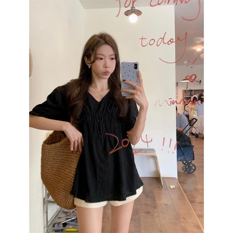 

Women s Plus Size Slimming V-Neck Short-Sleeve T-Shirt with Pleated Design Medium чорний