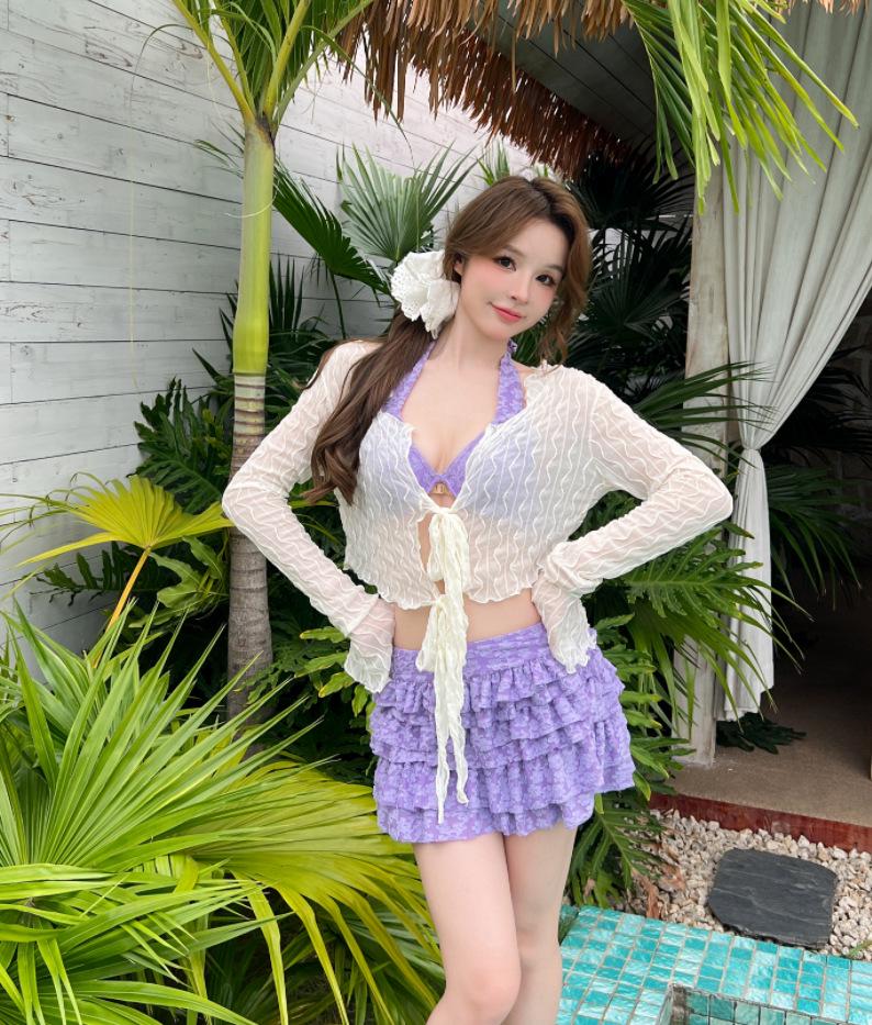 Ensemble de maillot de bain trois pièces amincissant style coréen 2026 pour femmes avec push-up, rehausseur pour petit buste et jupe de couverture.