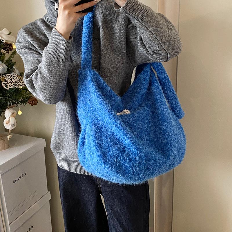 Autumn and Winter Fashion Large-capacity Plush Bag Women's Bag 2025 New Underarm Bag Korean Version Niche Mao Mao Shoulder Bag