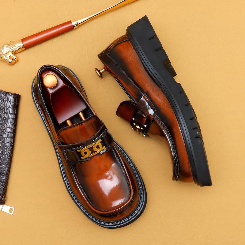 Chaussures en cuir à grosse tête populaires pour hommes, chaussures habillées en cuir brillant, décontractées, à la mode, pieds larges, semelles épaisses, à une pédale