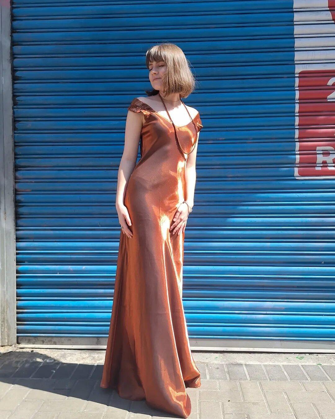 

French evening dress long dress European and American women s clothing new temperament elegant V-neck slim dress XL