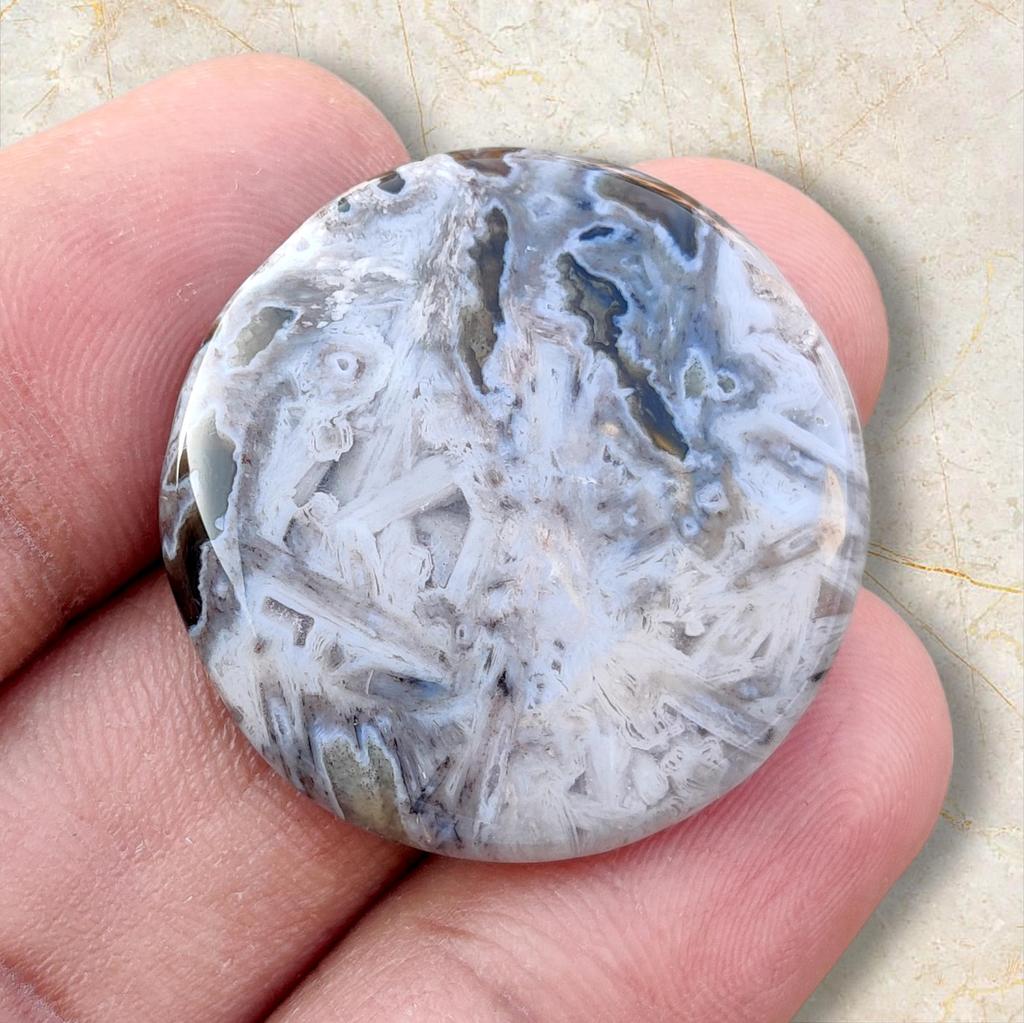 Okrągły kaboszon z naturalnego tureckiego agatu gałązkowego o średnicy 27 mm, 36,80 karata, luźny kaboszon.