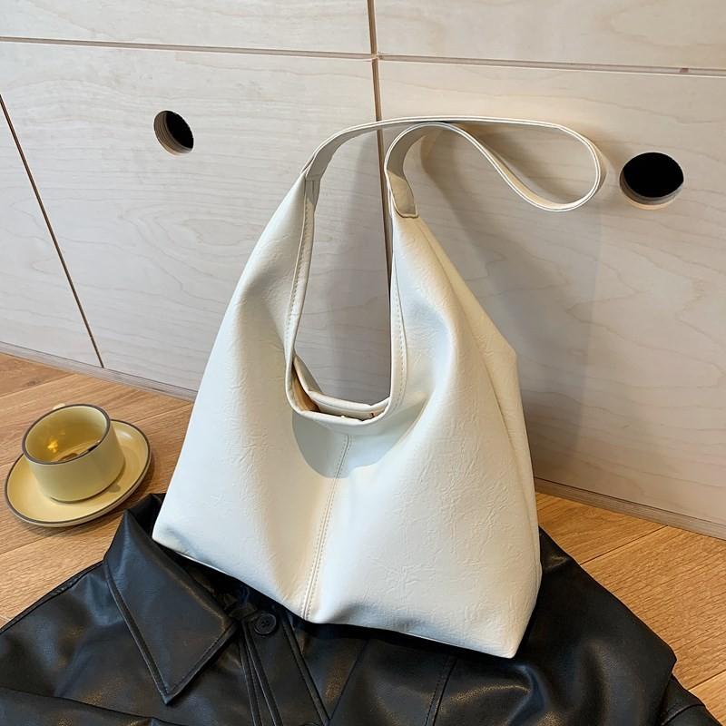 Geräumige Schwarze Pu-Tragetasche Für Damen Mit Schickem Streetstyle Und Elegantem Design