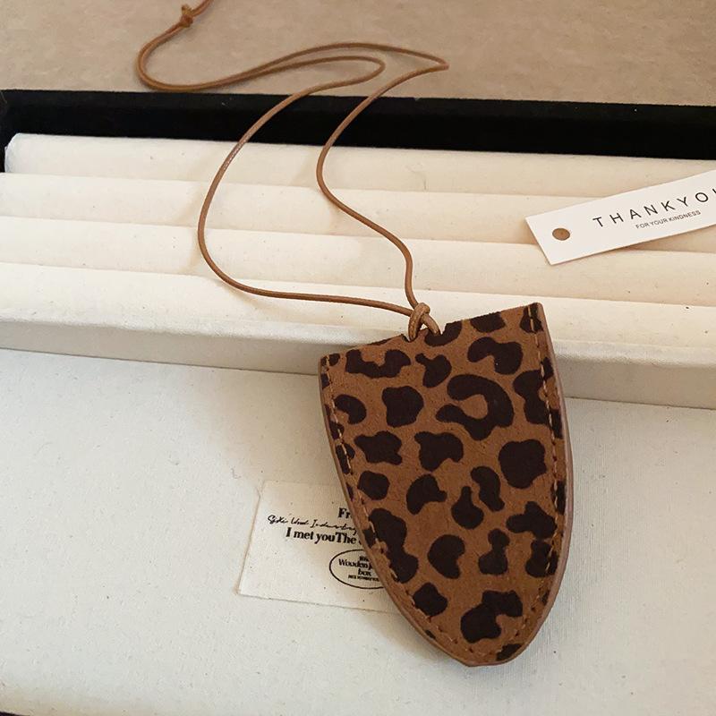 Korean retro acrylic irregular love adjustable necklace long versatile sweater chain necklace women