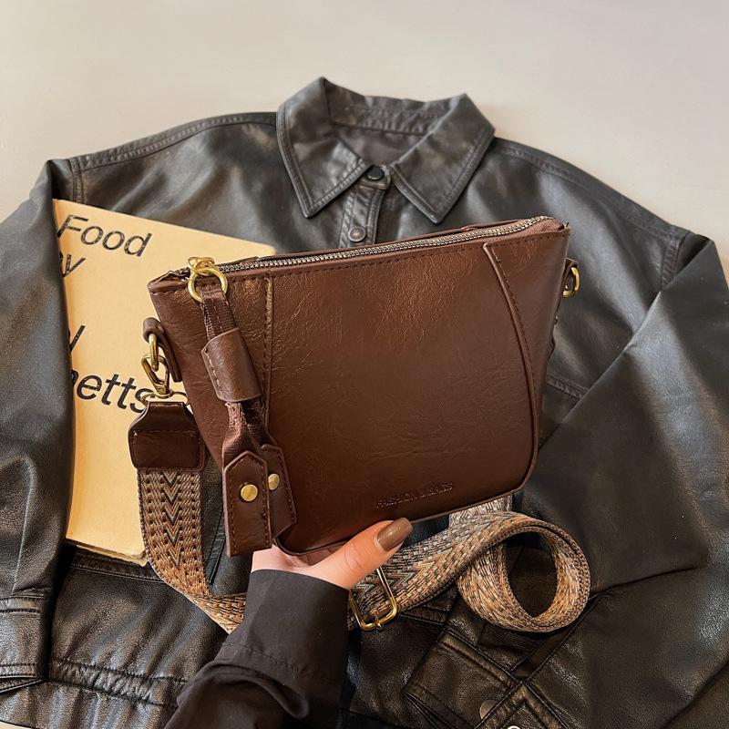 Premium Retro Niche Design Shell Bag Women's Bag New Simple Fashion Casual Wide Shoulder Strap Single Shoulder Messenger Bag