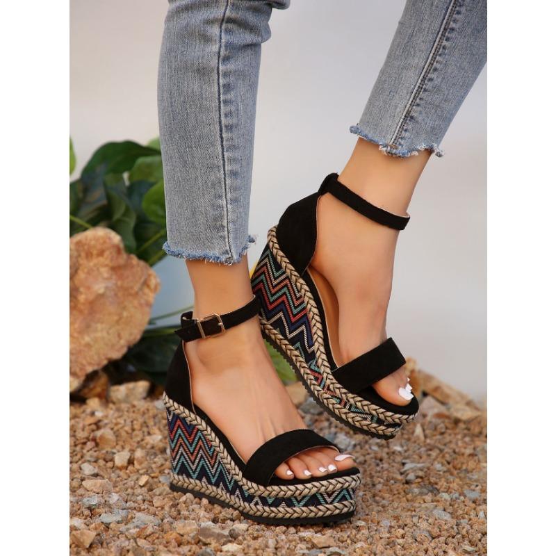 New Large-sized Women's Shoes with A Flat Heel and Thick-soled Sandals