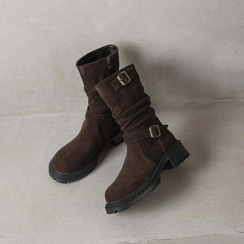 Krazing Pot Fashion Cow Suede Nubuck Winter Round Toe Modern Boots Med Heels Slip on Pleated Style Metal Buckle Mid-calf Boots