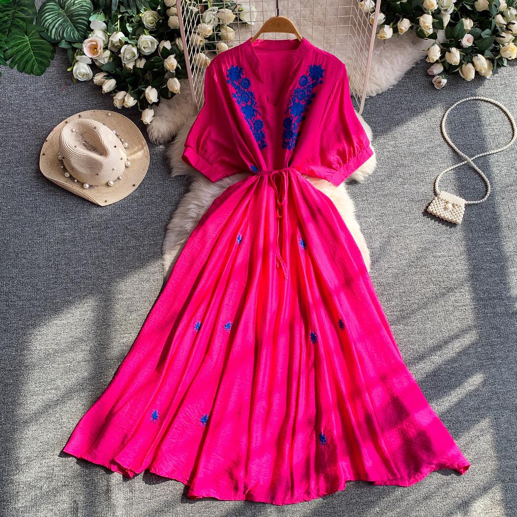 Ethnic style retro literary and artistic style embroidery V-neck short-sleeved dress women's new waist and thin big swing dress